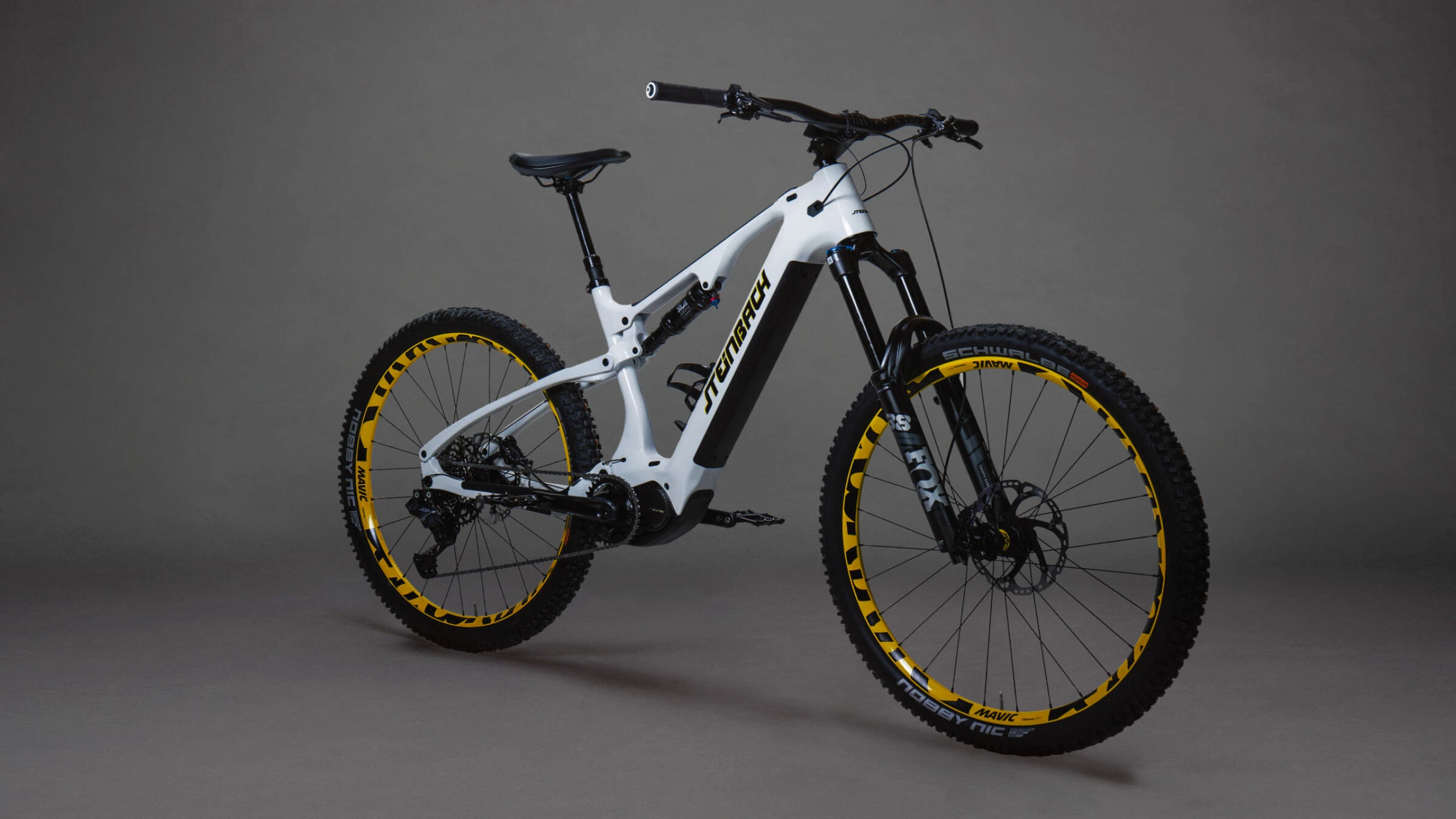 Wilder Kaiser 3 Carbon E-Bike mit Mavic Felgen und kompletter Shimano XT Ausstattung in Wei&szlig;, handgefertigte Leichtbauweise aus Kitzb&uuml;hel