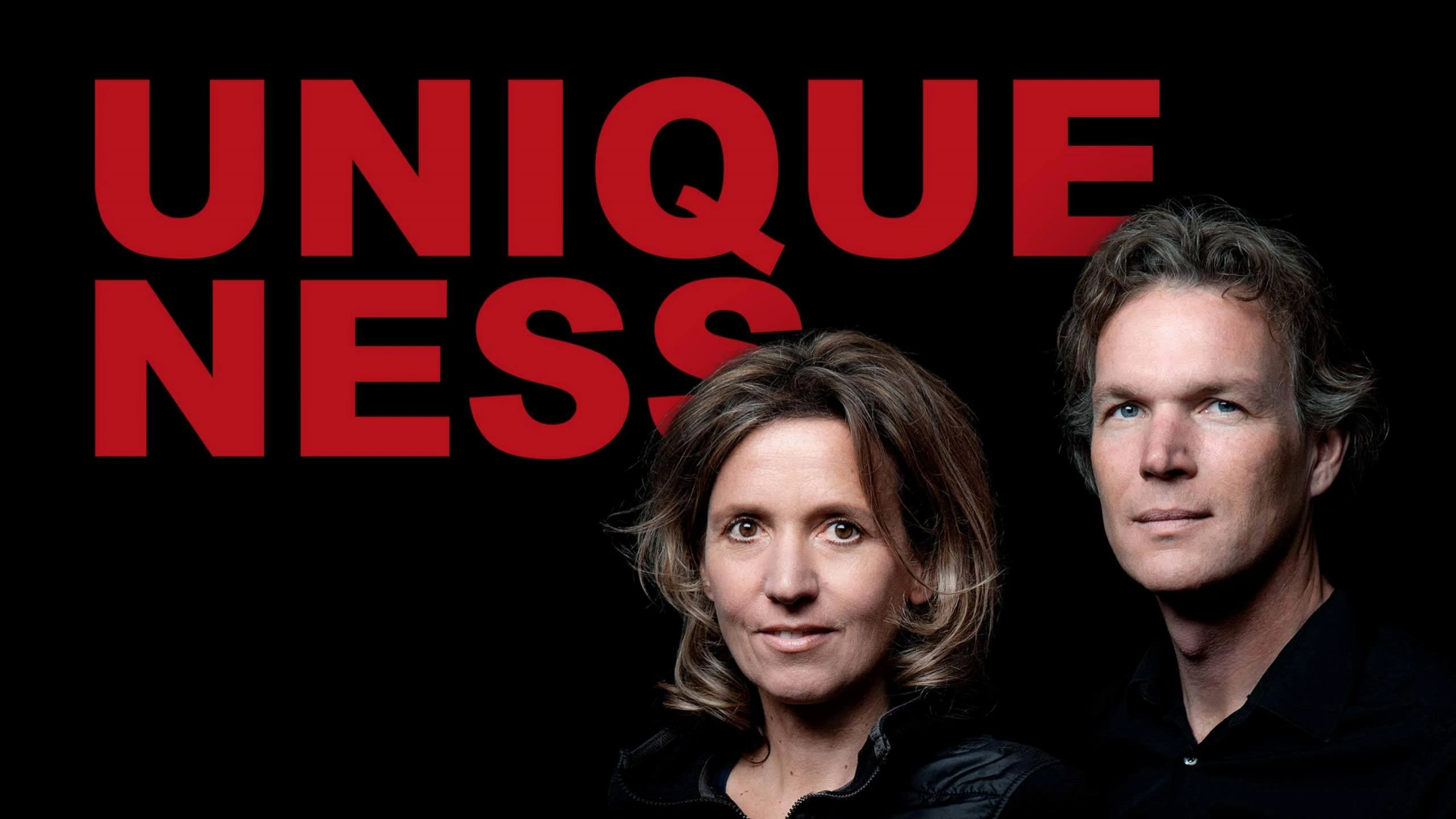 Markus Mayer und Brigitte Steinbach, Gr&uuml;nder von Steinbach Bikes, vor dem Schriftzug Uniqueness